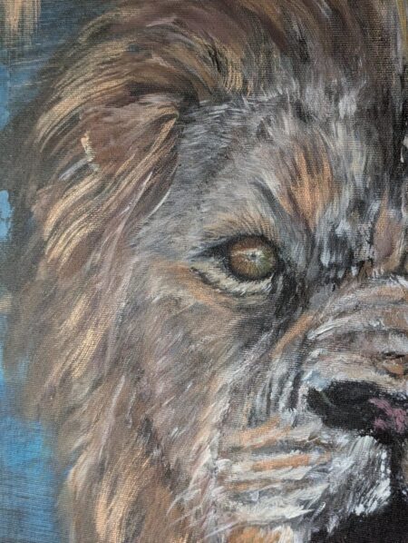 Detailreiches, ausdrucksstarkes Acrylbild eines Löwenkopfes vor einem kontrastreichen blau-goldenen Hintergrund, handgemalt