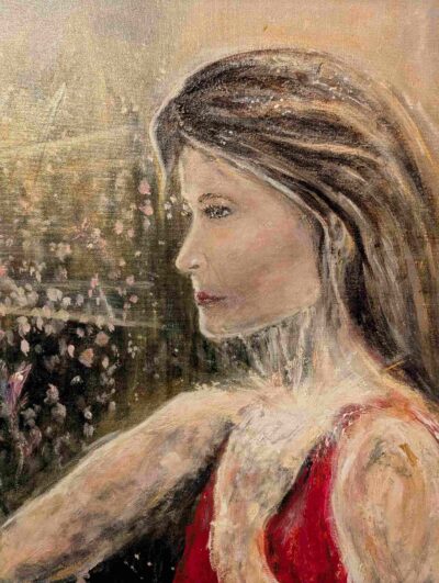 Ein großformatiges Acrylgemälde auf Leinwand im Hochformat, das eine Frau im Seitenprofil zeigt. Sie hat langes, braunes Haar und trägt ein rotes Kleid. Sie blickt konzentriert auf eine strahlende, weiße Blütentraube in ihrer Hand, von der feine, helle Linien ausgehen. Der Hintergrund ist dreigeteilt: ein dunklerer, strukturierter Bereich, welcher eine Blumenwiese darstellt, sowie eine lichte Wolkenstruktur und eine markante, goldfarbene vertikale Textur rechts, die an zerfließende Baumrinde erinnert. Das Gemälde zeigt eine expressive, pastose Malweise mit sichtbaren Pinselstrichen.